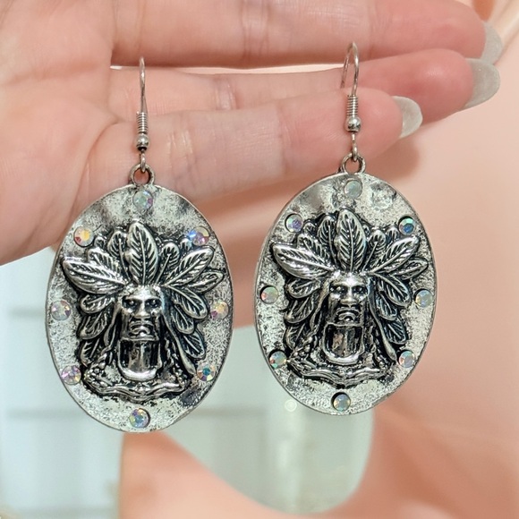 ⚜️ Silver Tribal Design Earrings - Picture 10 of 10